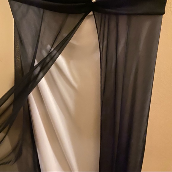 Great For Prom & Wedding Seaon!  Made in Canada- Jessica Petite Gown - Picture 5 of 9